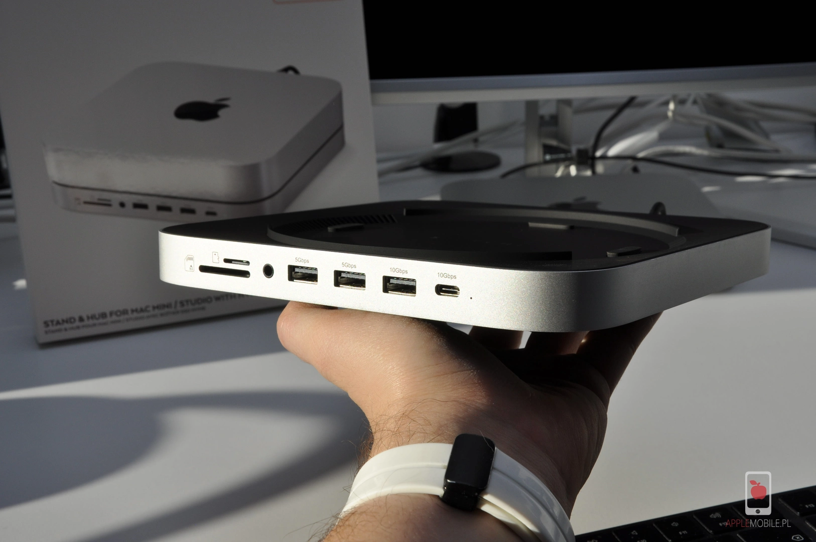 prezentacja całej podstawki Satechi Hub& Stand