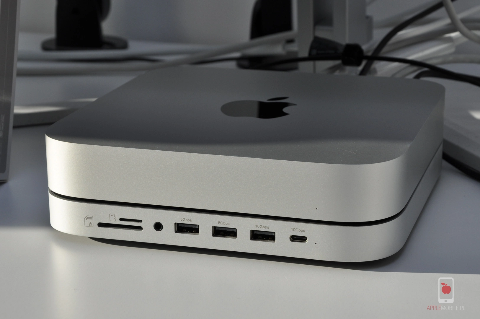 Urządzenie Satechi jest kompatybilne z komputerami Apple Mac Mini oraz Apple Mac Studio