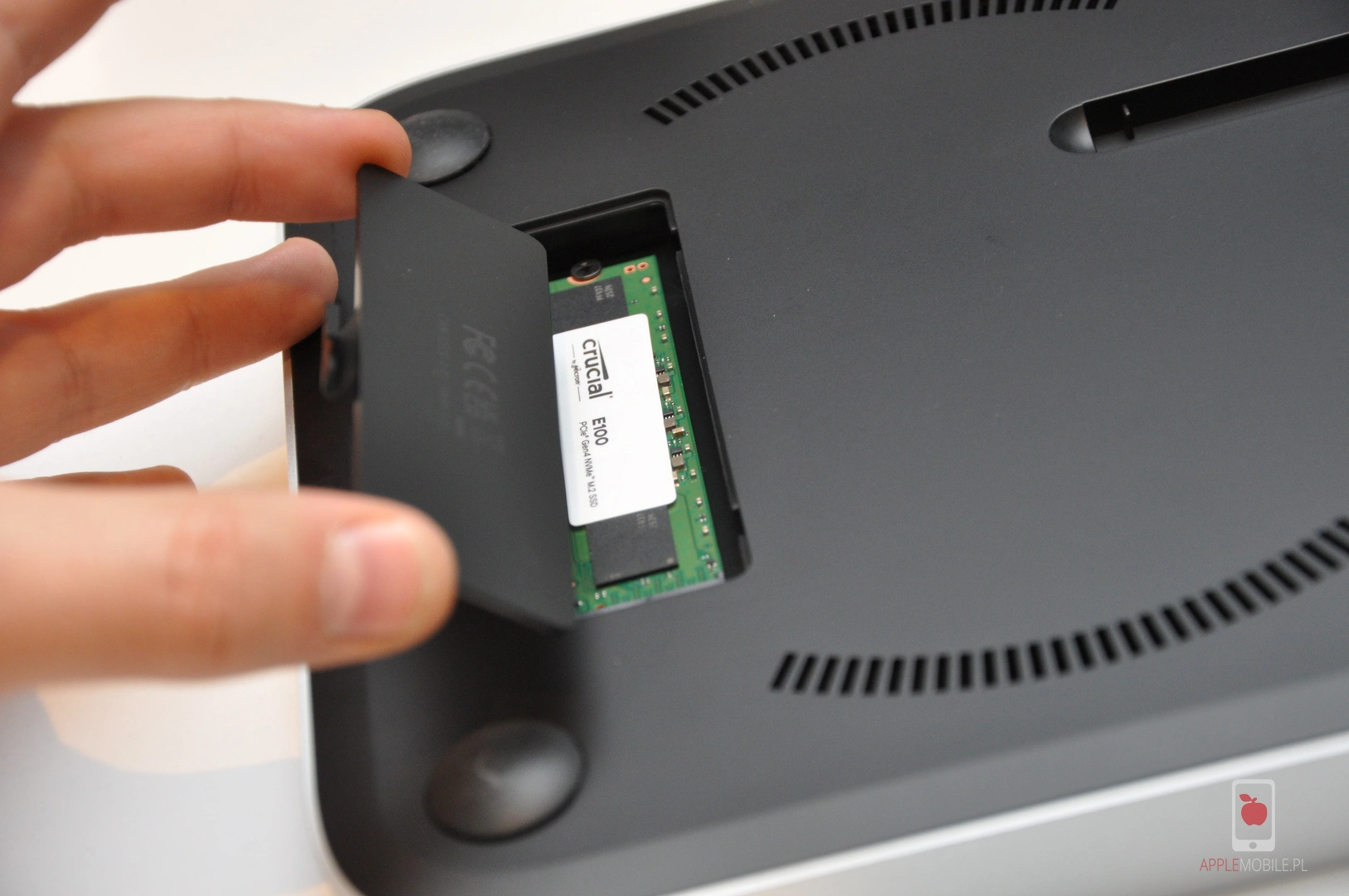 zabezpieczamy zainstalowany dysk klapką