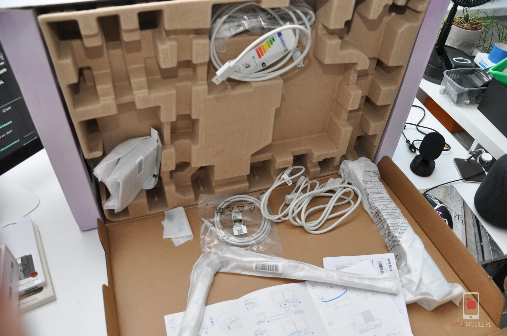 zawartość zestawu Philips Evnia 32M2N8900