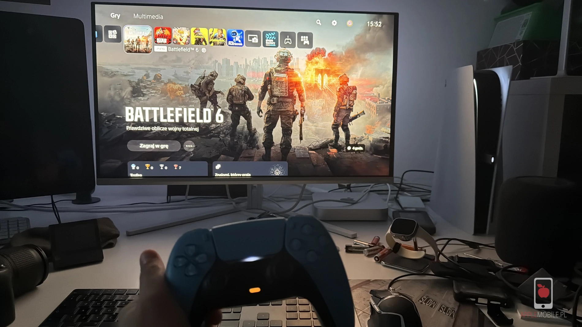 konsola Ps5 podłączona do monitora Philips Evnia