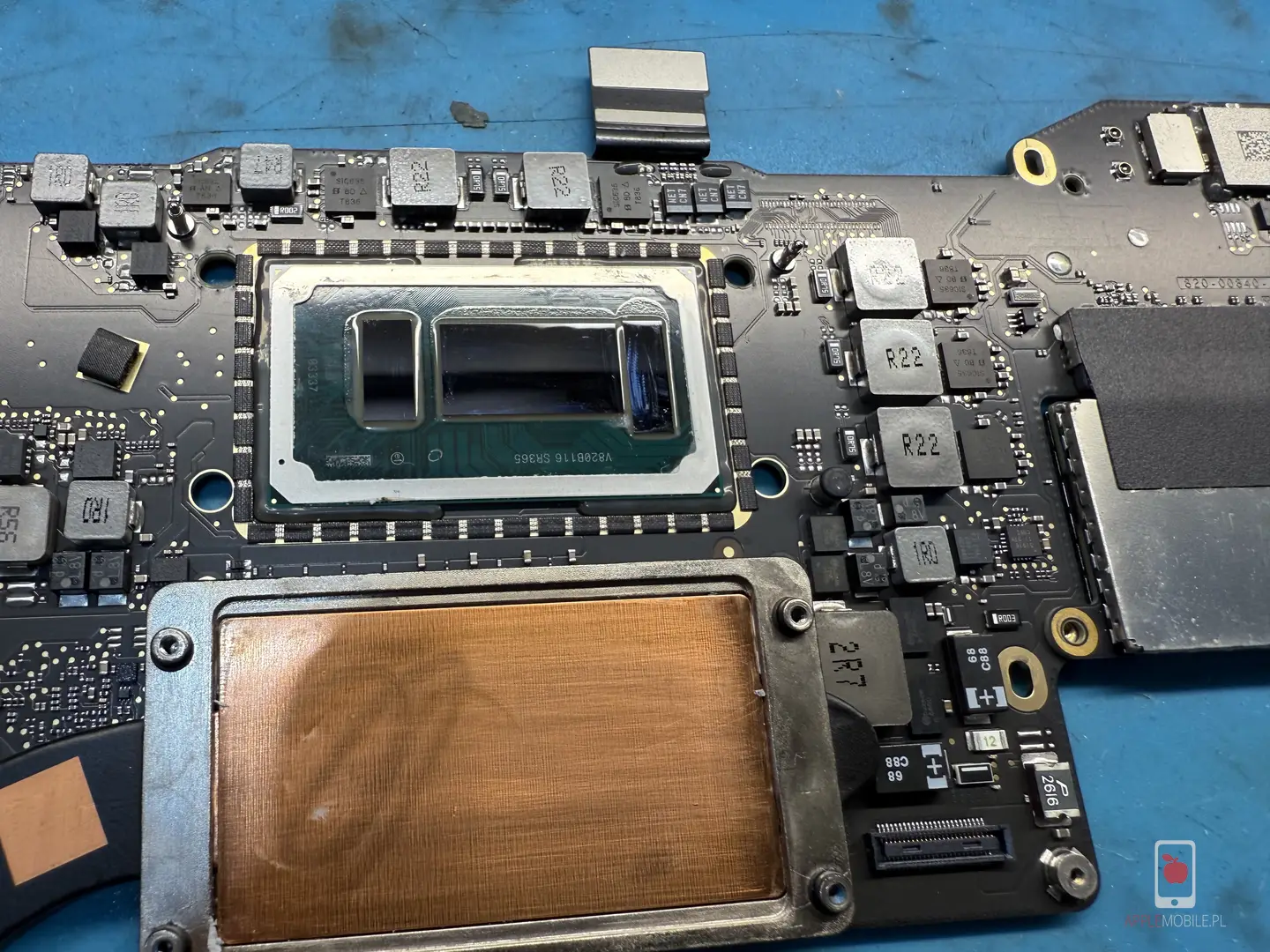 procesor Intel na płycie głównej Macbooka