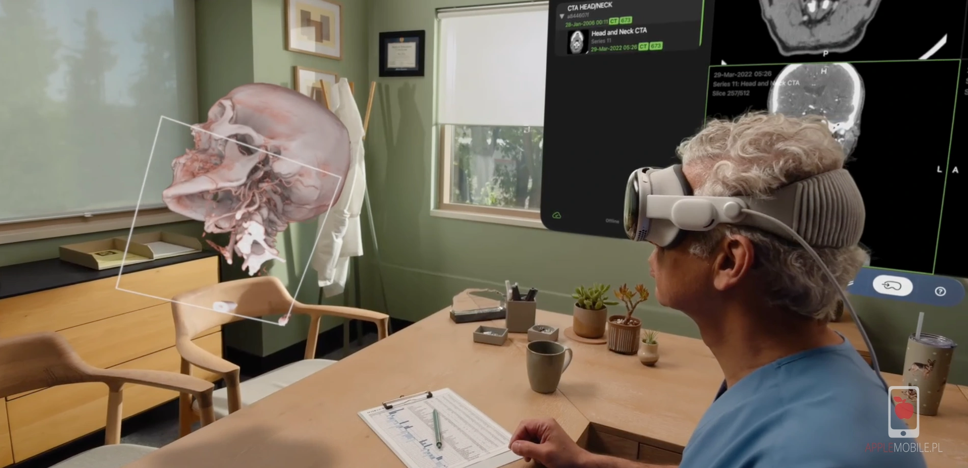 naukowiec korzysta z apple vision pro