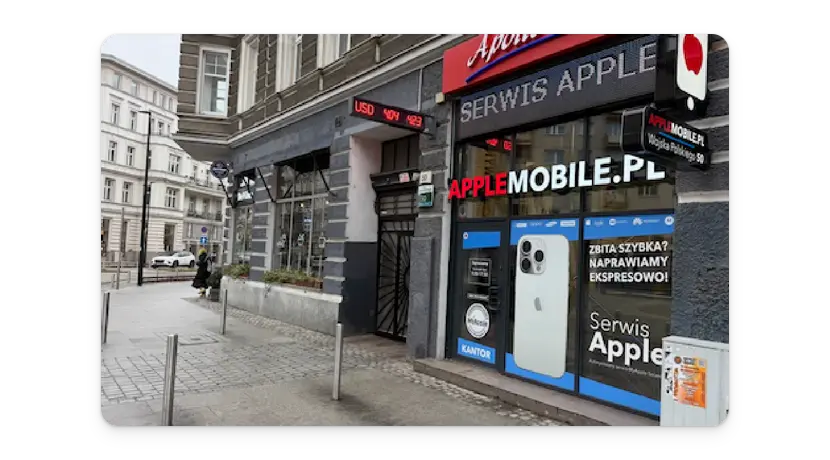 widok na drzwi wejściowe do siedziby serwisu applemobile pod adresem wojska polskiego 50 w szczecinie