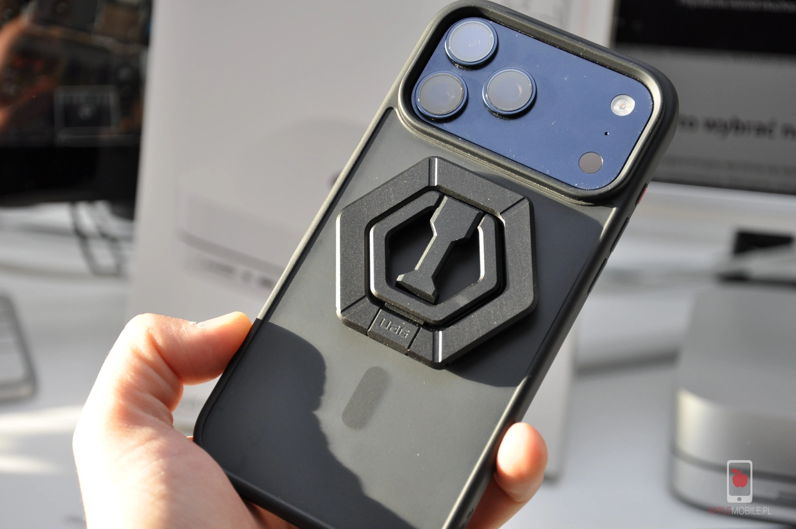 Tylko ci się wydaje, że go nie potrzebujesz. Recenzja UAG Magnetic Ring Stand.