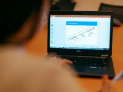 Laptop-do-2000-zl-vs-komputer-za-prawie-6000-zl