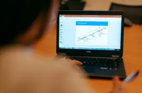 Laptop-do-2000-zl-vs-komputer-za-prawie-6000-zl