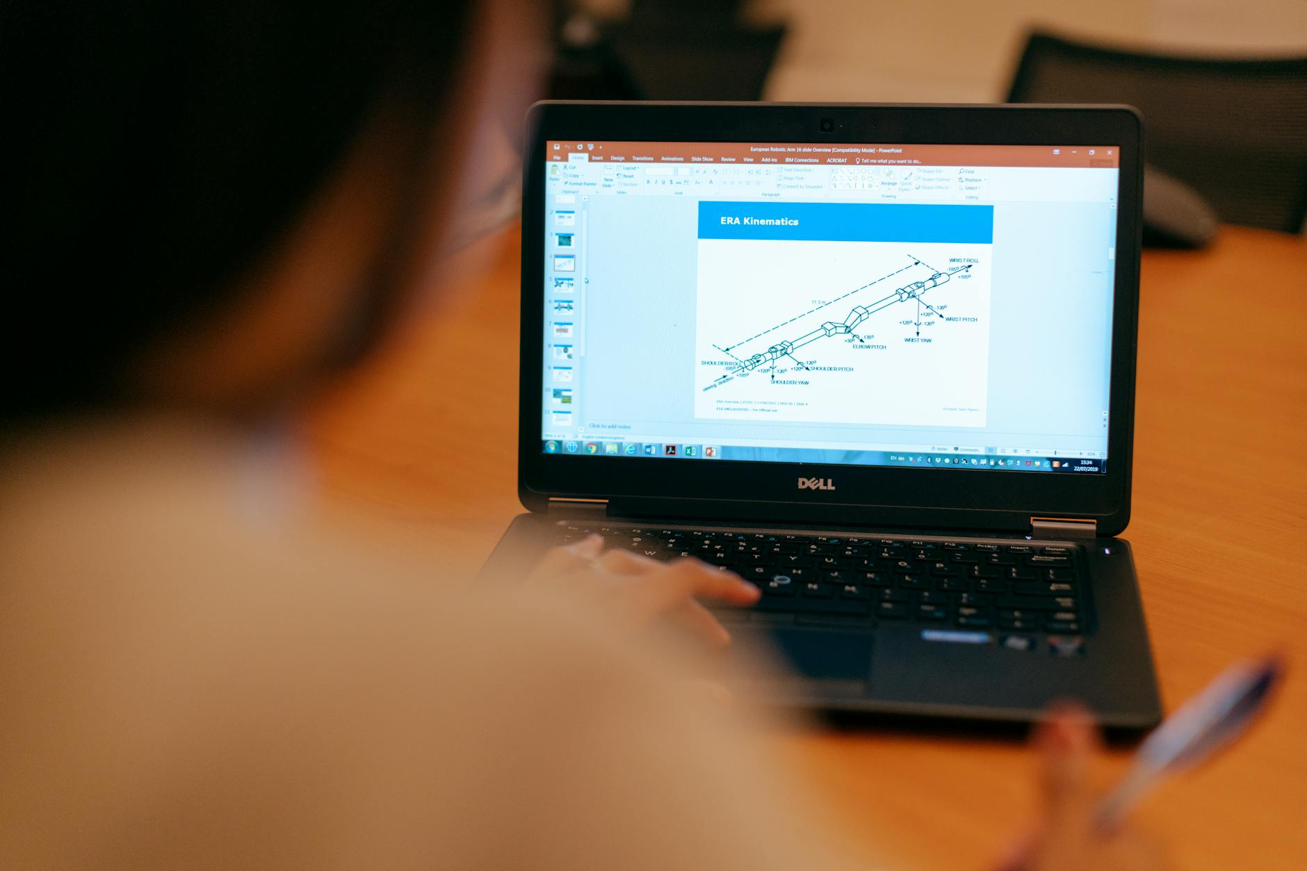 Laptop do 2000 zł vs komputer za prawie 6000 zł