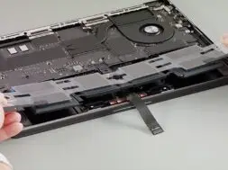 Proces wymiany baterii w MacBook Pro z procesorem M5 ułatwiony przez Apple