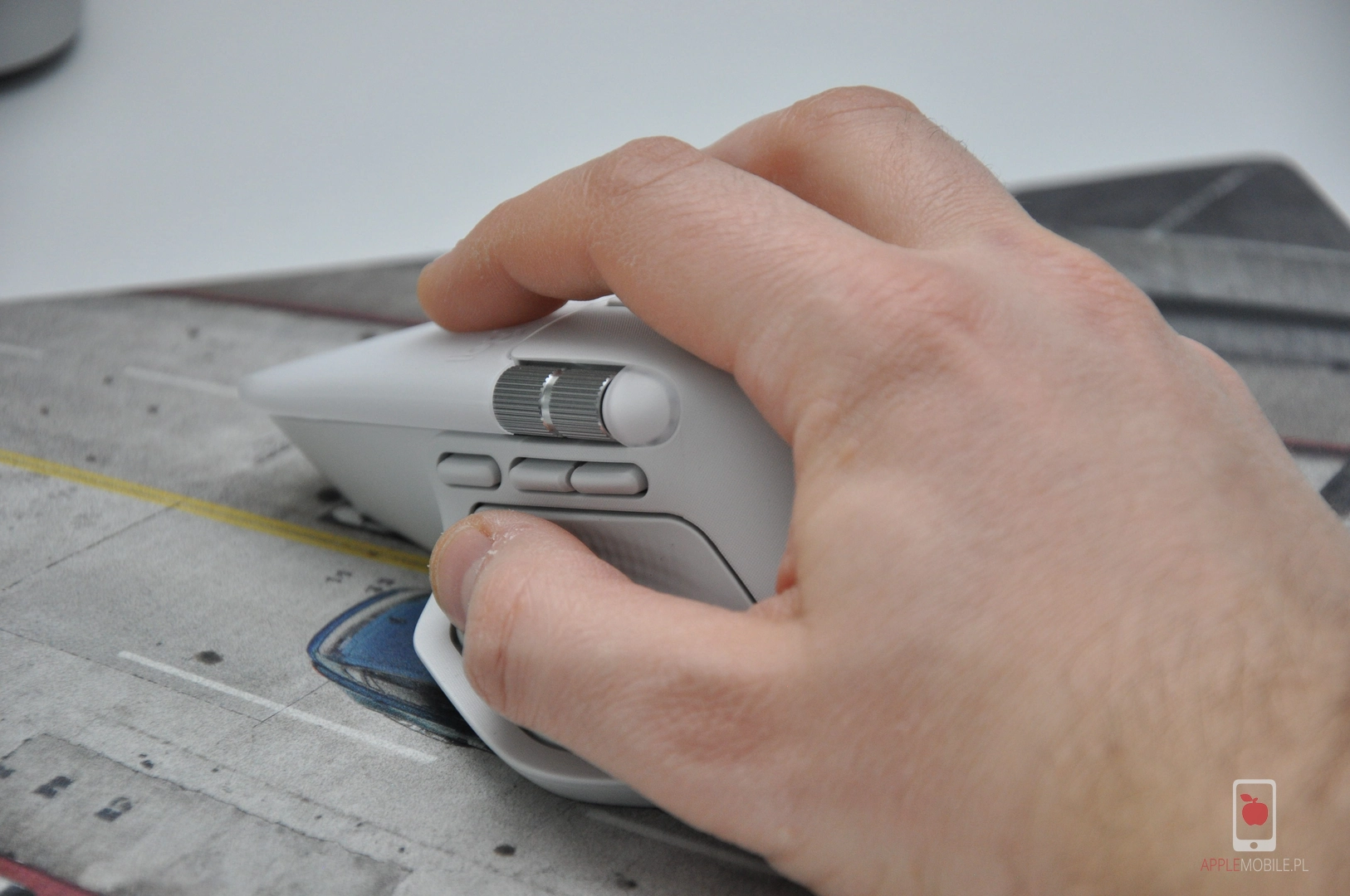 mysz logitech mx master 4 może być używana tylko przez osoby praworęczne