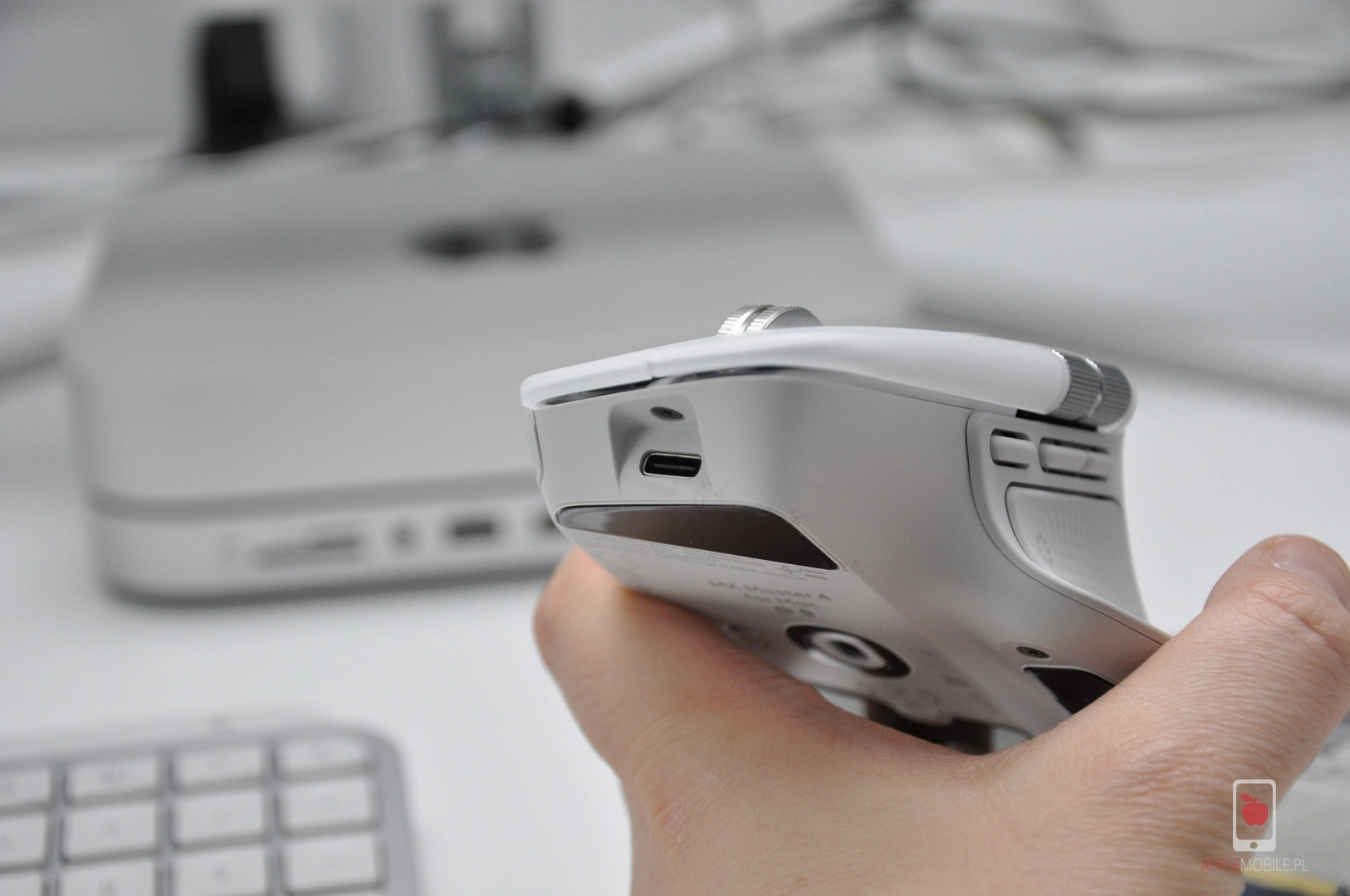 port USB-C do ładowania wbudowanej baterii w myszce