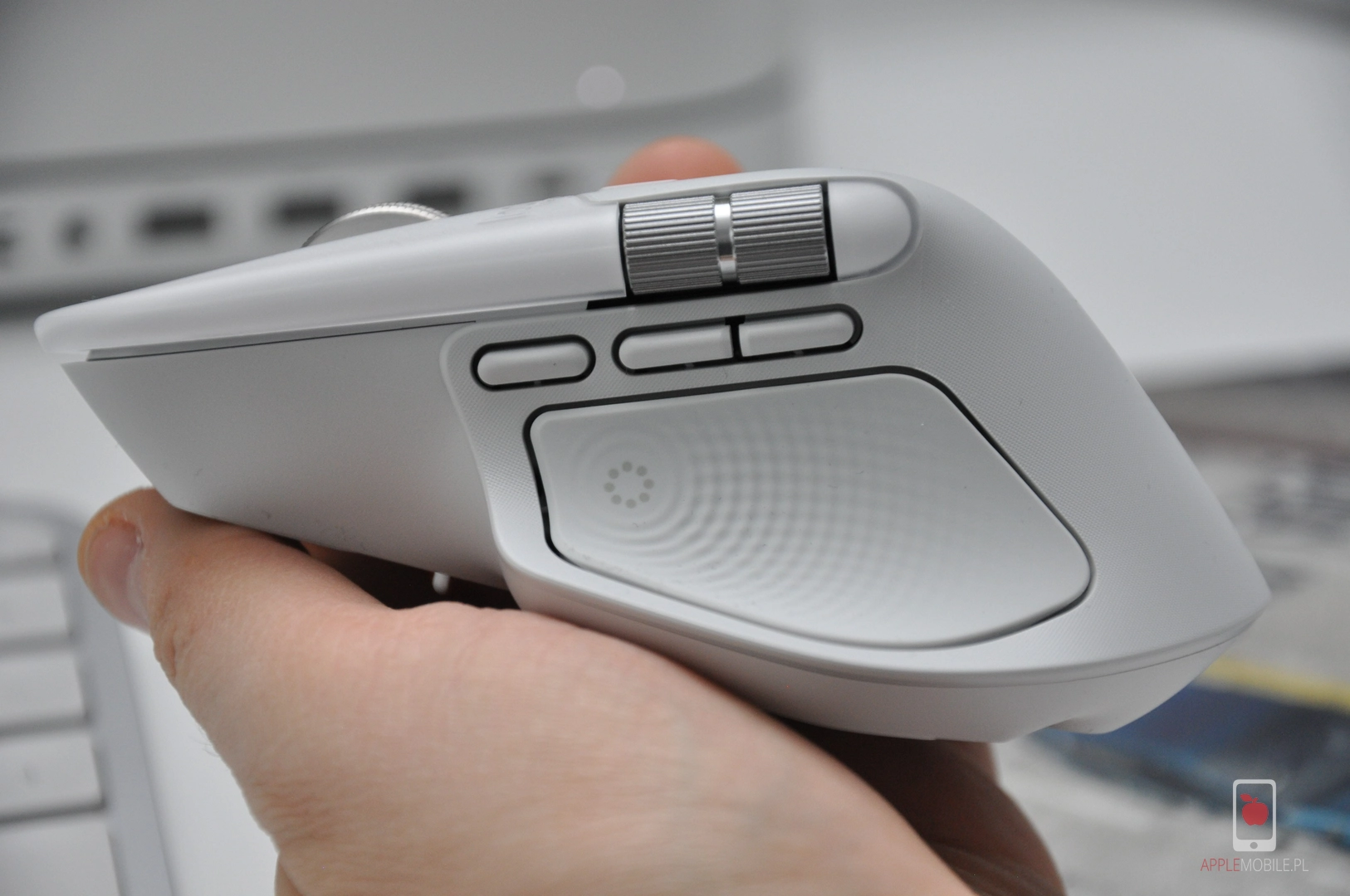 haptyczna platforma do obsługi kciukiem w myszy MX Master 4