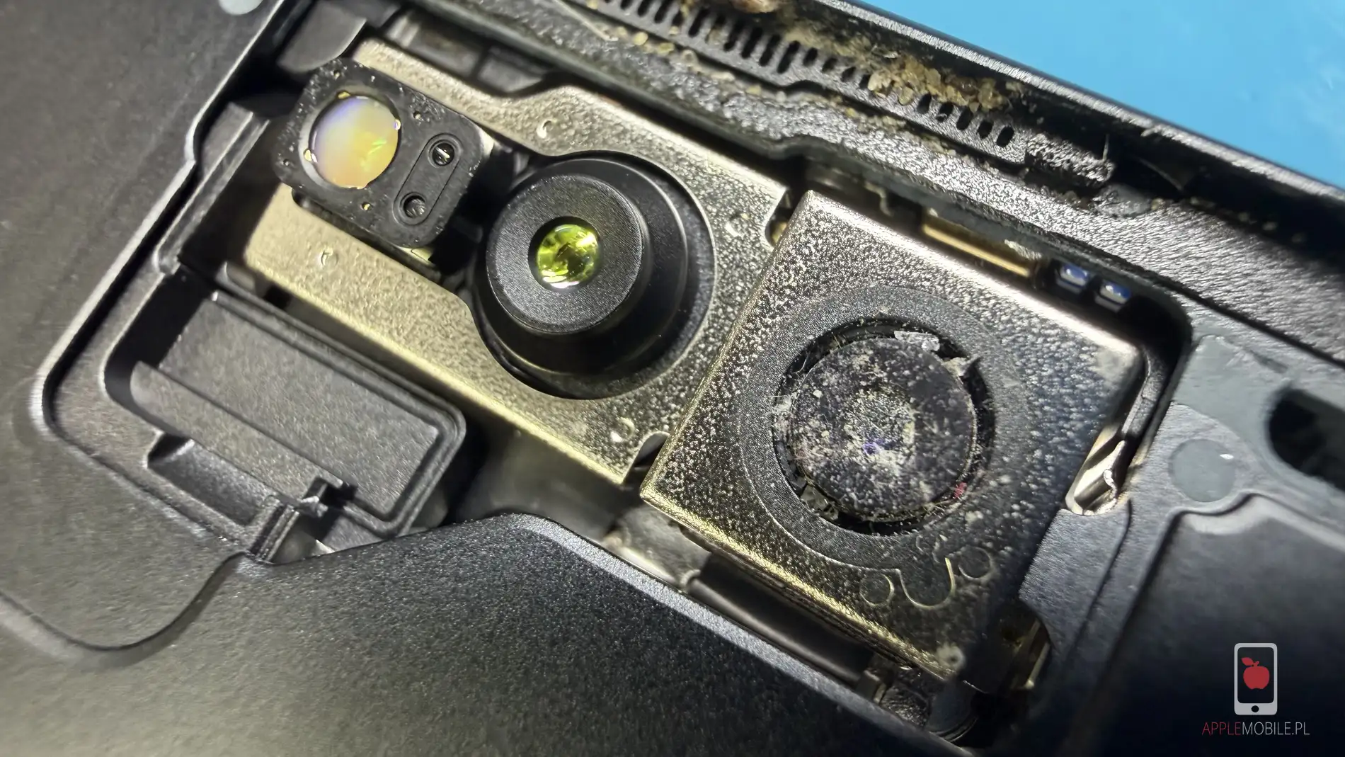 uszkodzona kamera selfie iphone 15 po rozbiciu wyświetlacza