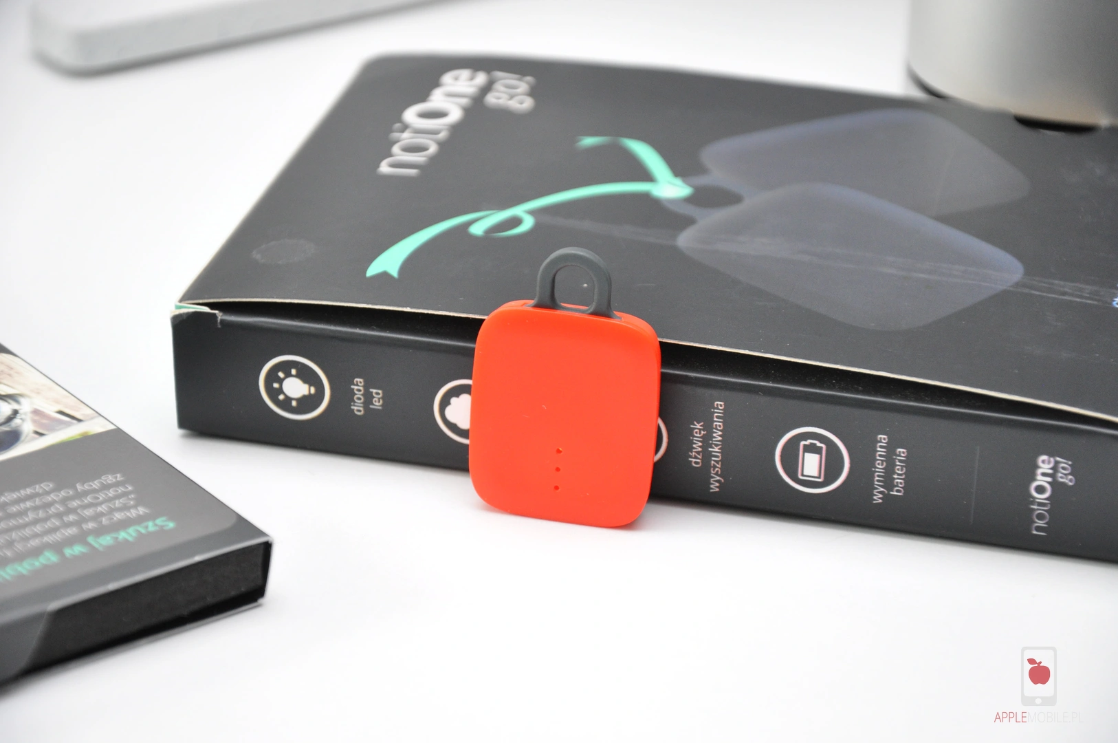 8 gramów masy lokalizatora