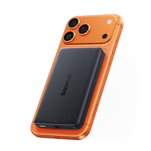 iphone 17 pro max z zamocowanym powerbankiem picogo am52