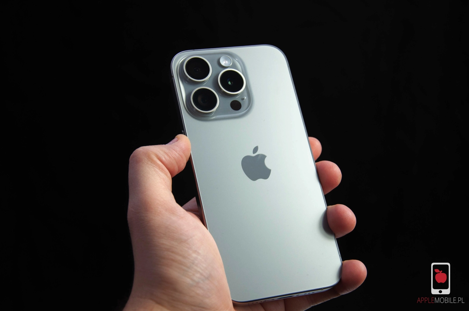 iphone 15 pro wymiana tylnej szybki
