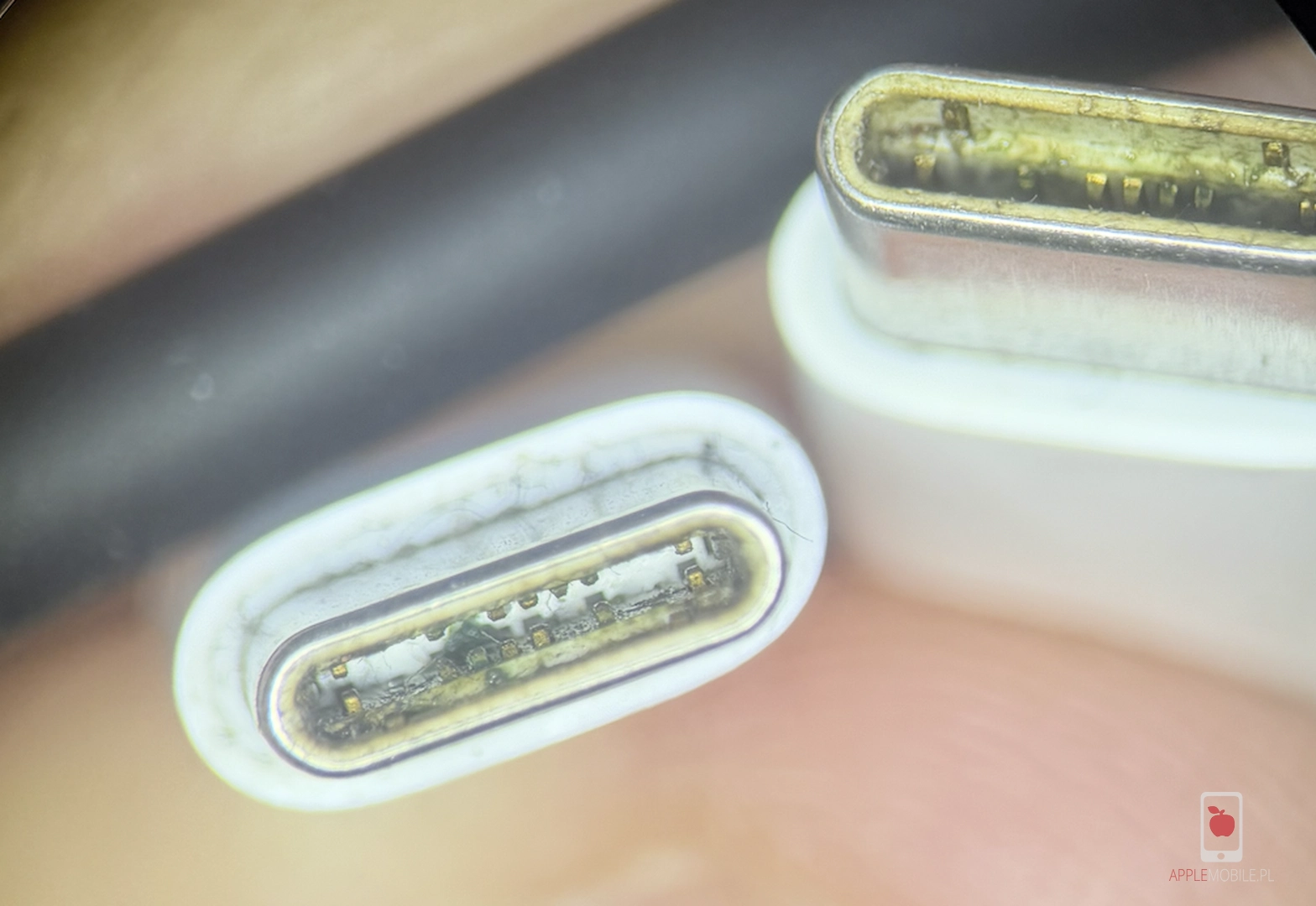 Sprawdzanie ładowarki i kabla USB-C