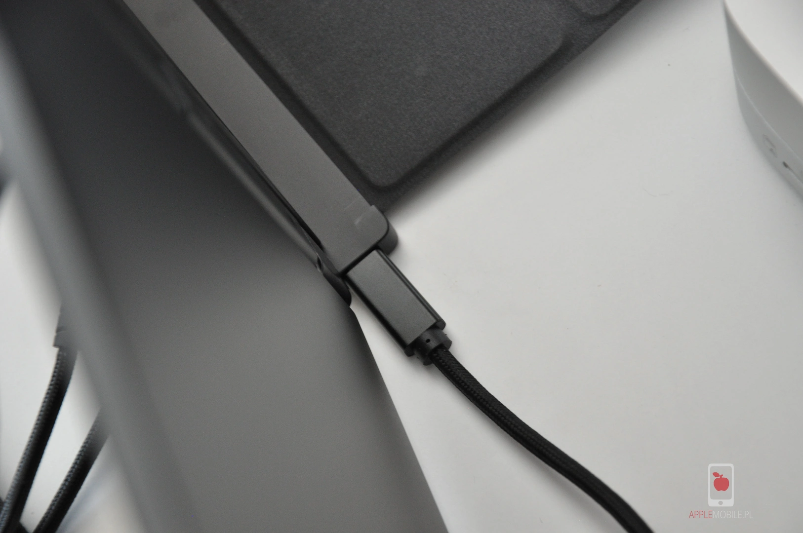 Kabel komunikacyjny wpięty do MP Trio 3 PRo