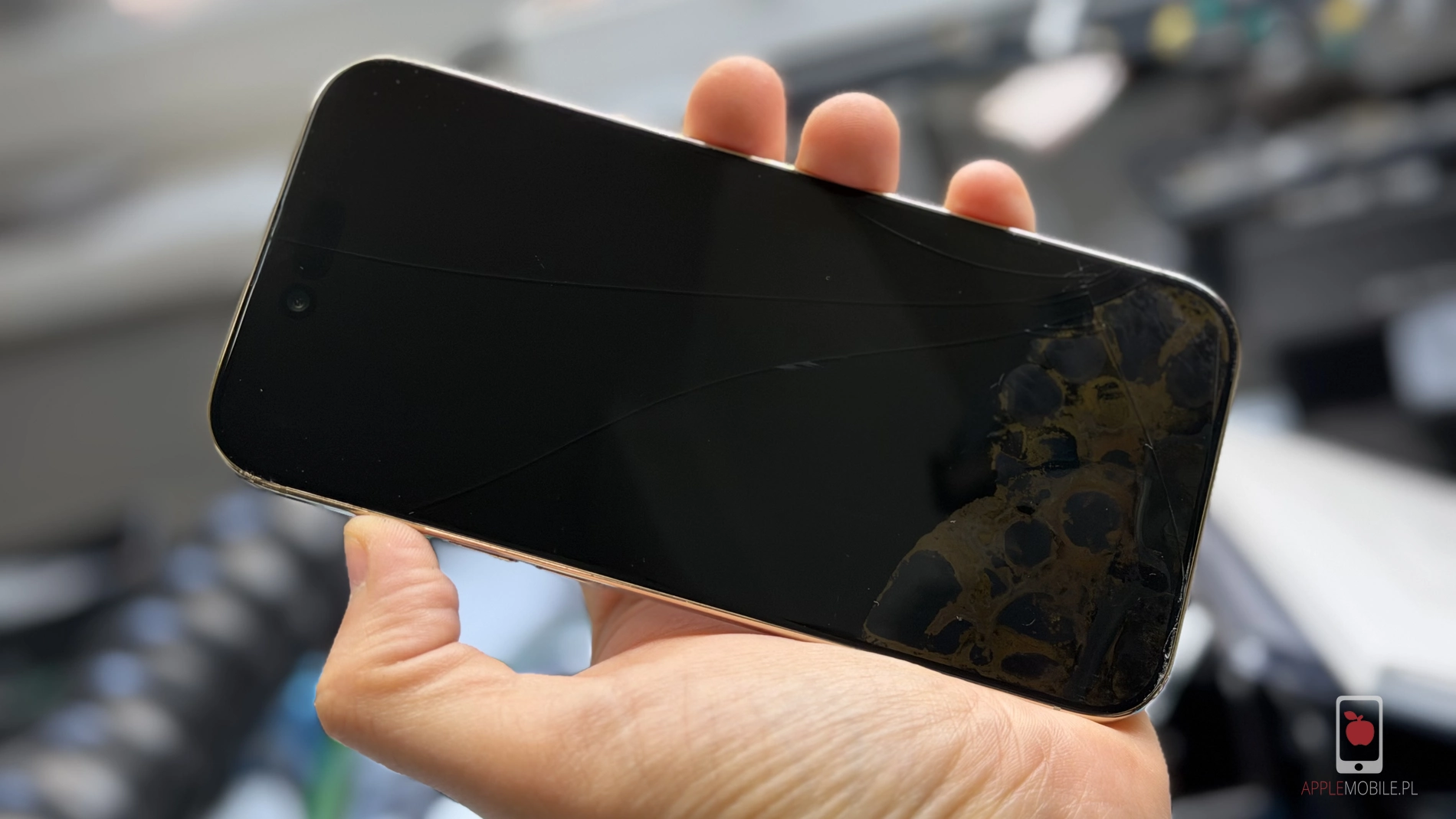 Naprawa iPhone Air z uszkodzonym wyświetlaczem w serwisie APPLEMOBILE w Szczecinie