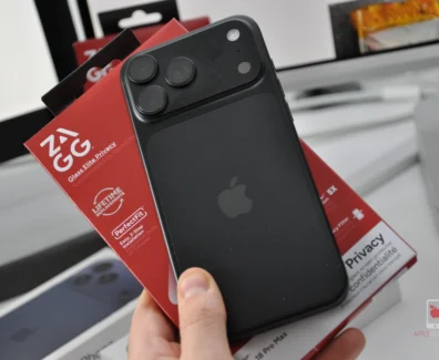 DSC_0841 ZAGG Glass Elite Privacy dla iPhone 18 Pro Max