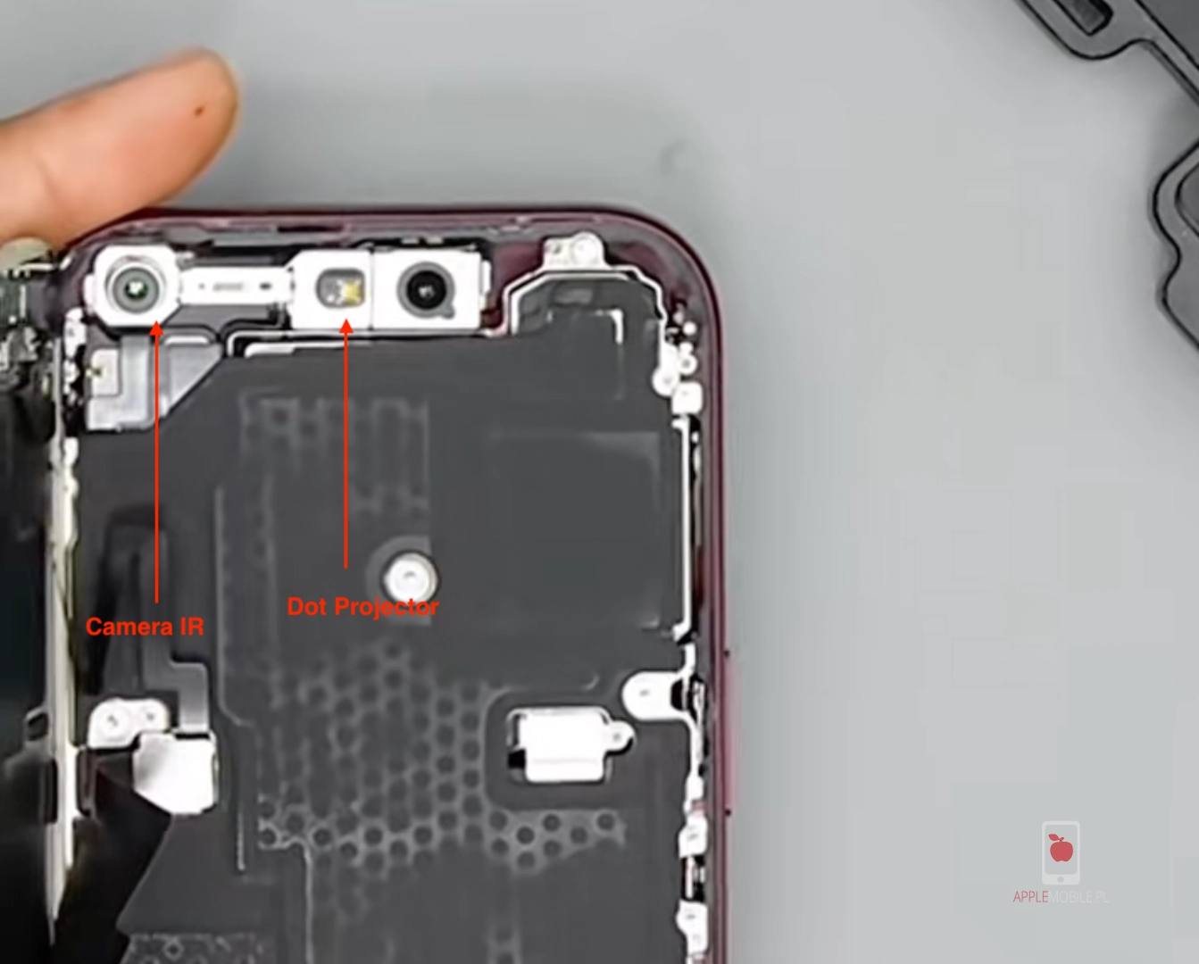 Nowa konstrukcja Face ID w iPhone 18 Pro Max