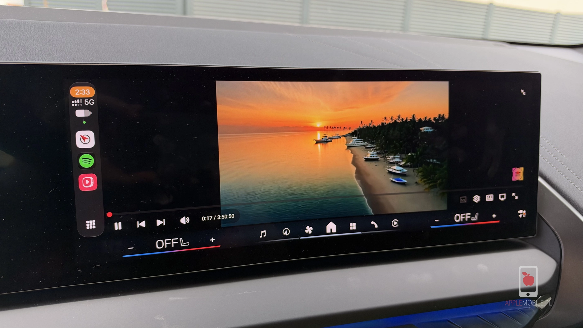 YouTube uruchomiony w CarPlay na ekranie BMW