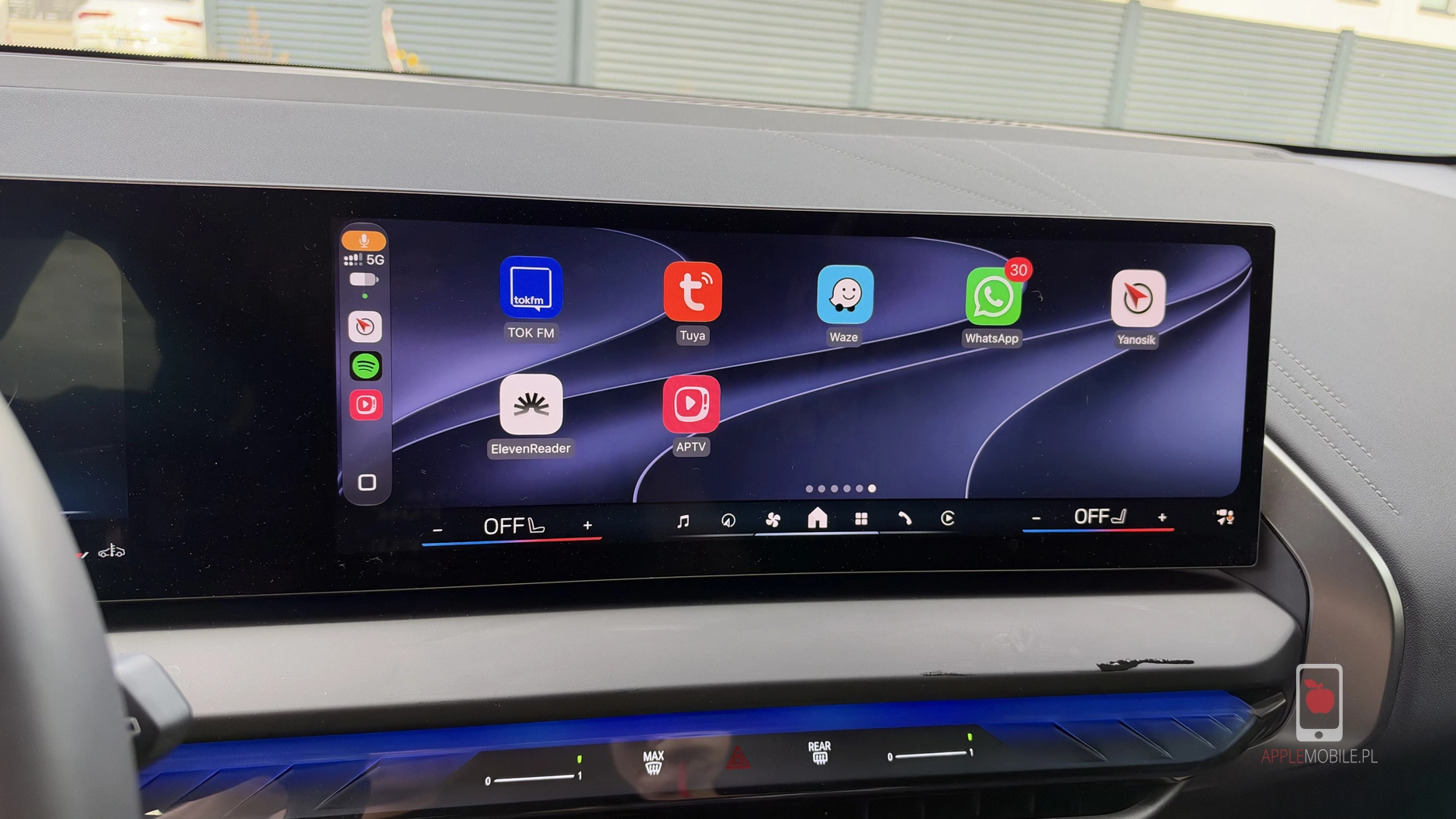 Aplikacja APTV na ekranie CarPlay pozwala oglądać wideo na YouTube podczas jazdy
