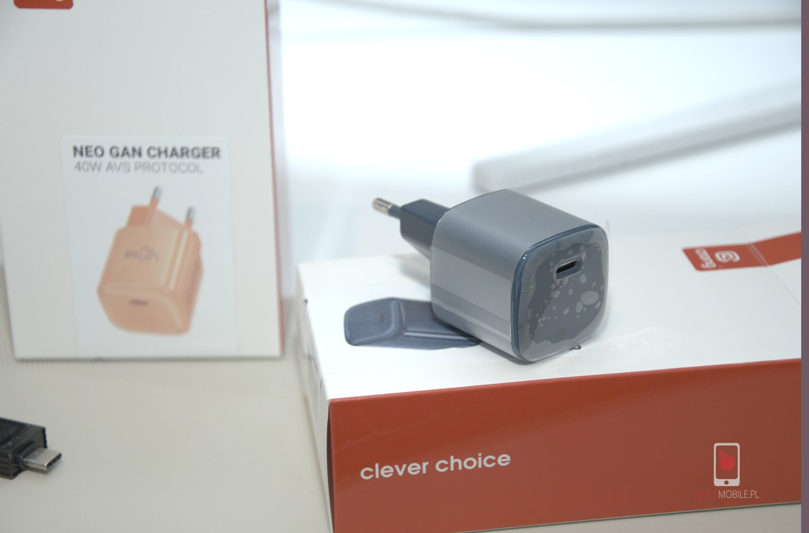 Granatowa ładowarka Crong Neo GaN Charger