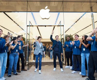 iPhone Duo trafia do salonów Apple na całym świecie